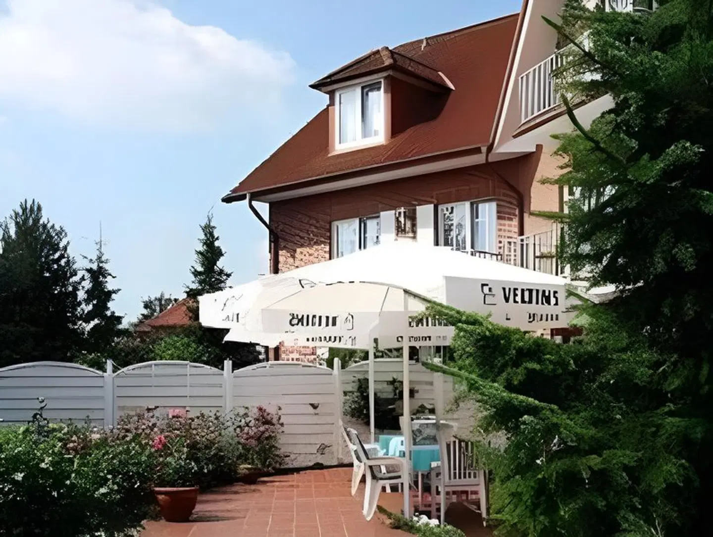 Flora EXTERIOR