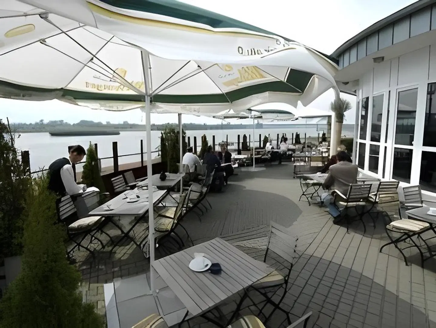 Atlanta Rheinpark Rees Terrasse