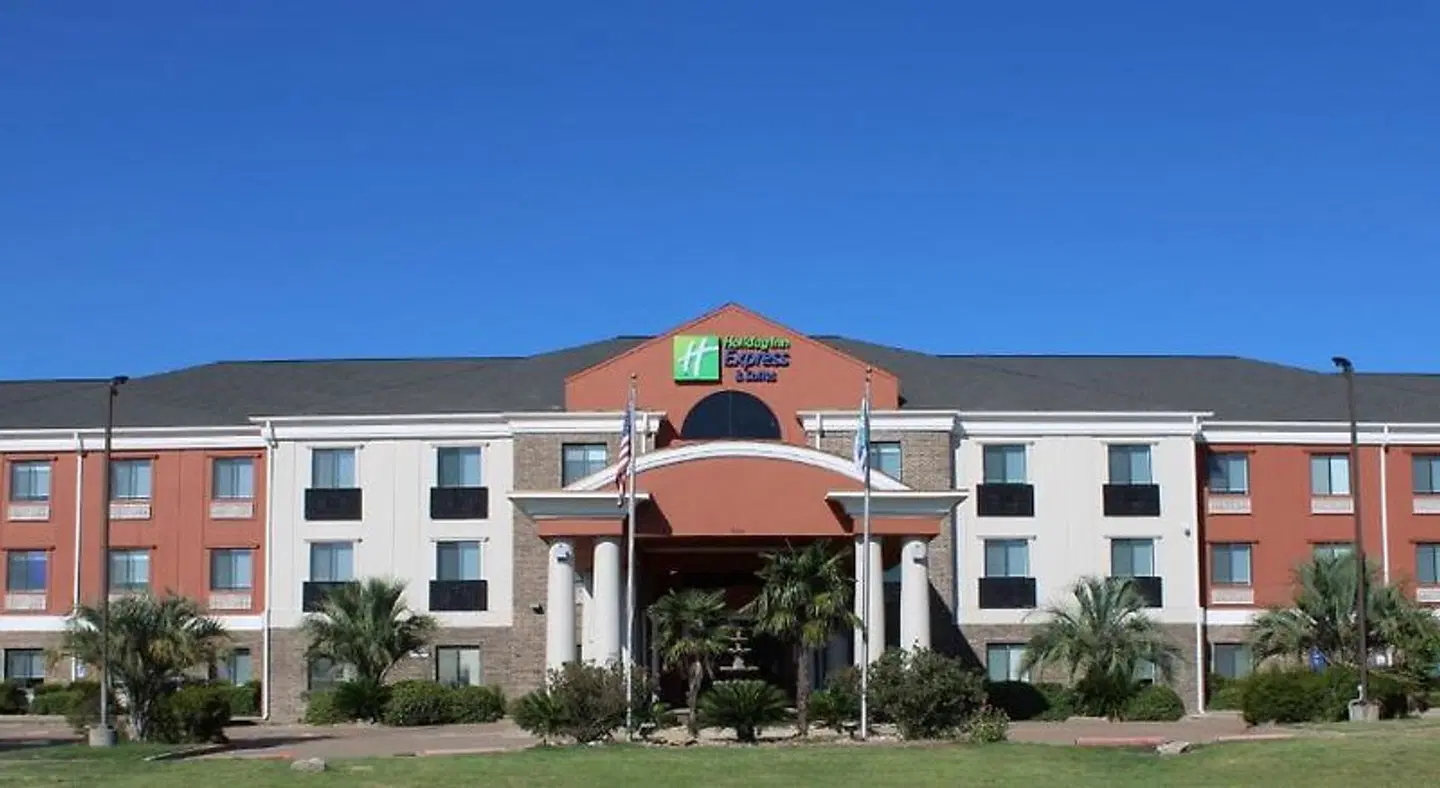 Holiday Inn Express & Suites Fairfield-North by IHG EXTERIOR