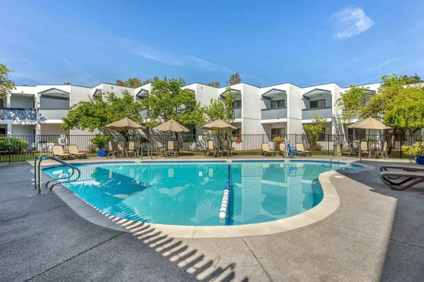 Best Western PLUS Wine Country Inn and Suites OUTDOOR_POOL