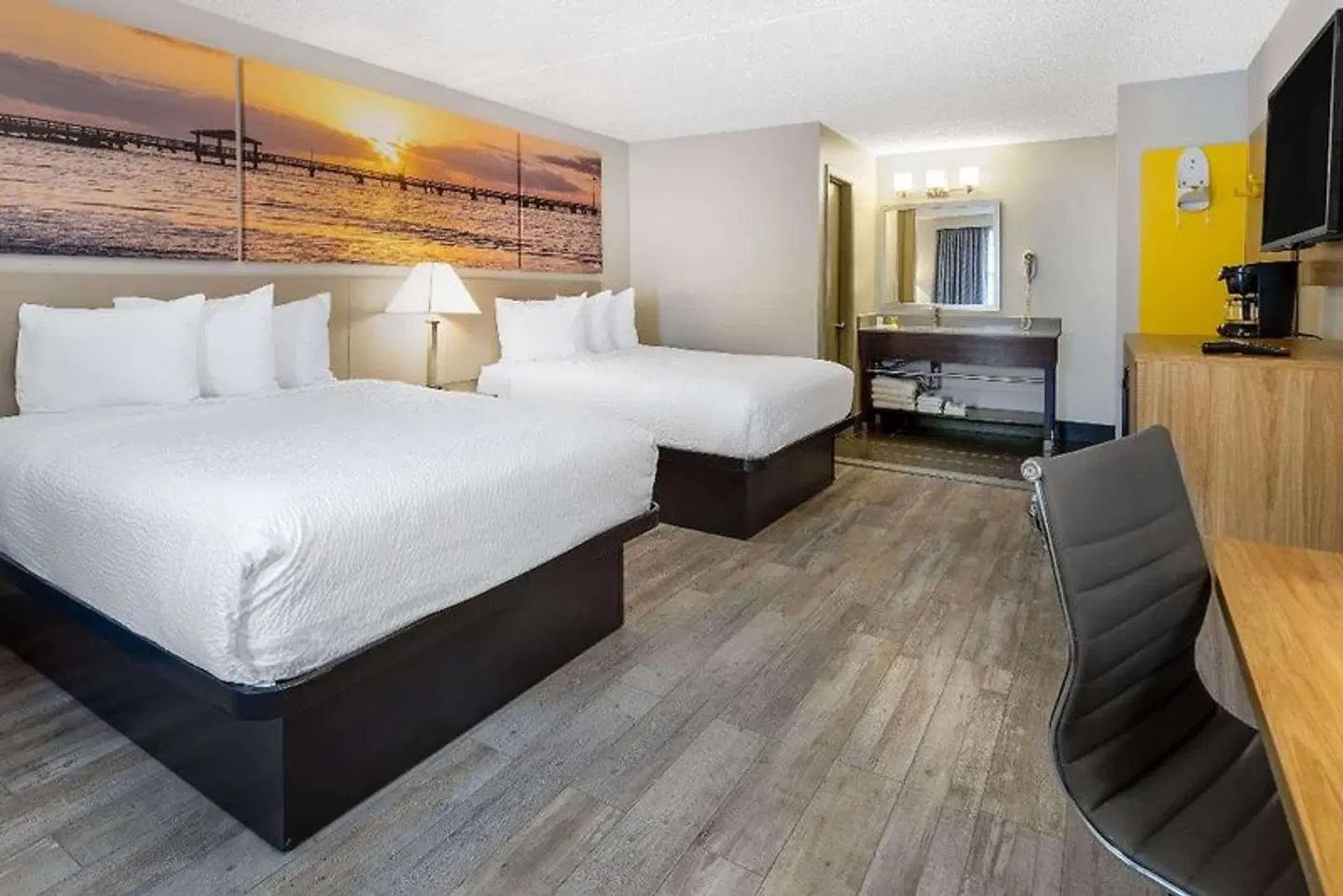 Days Inn & Suites by Wyndham Cherry Hill - Philadelphia ROOM_EXAMPLE