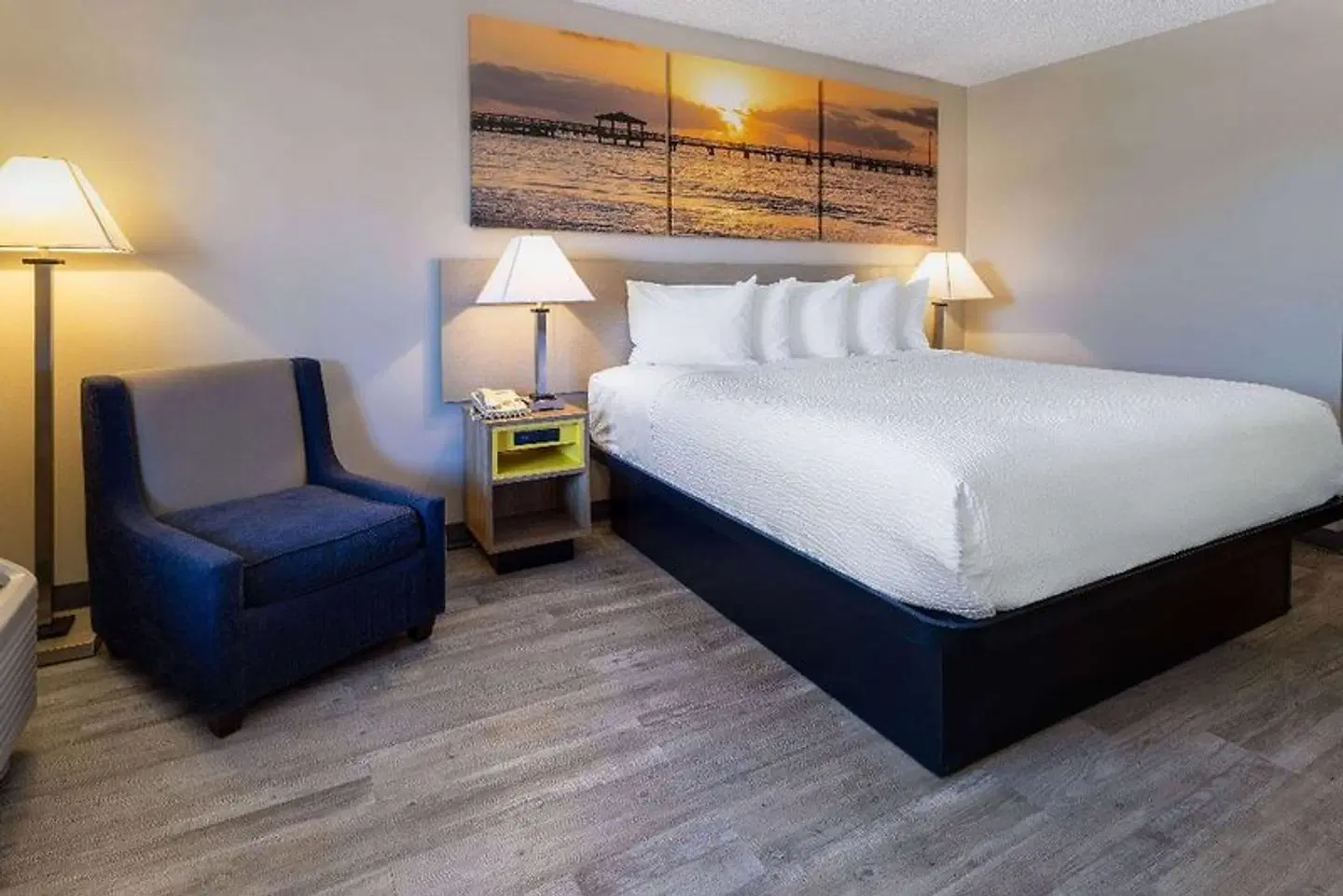 Days Inn & Suites by Wyndham Cherry Hill - Philadelphia ROOM_EXAMPLE
