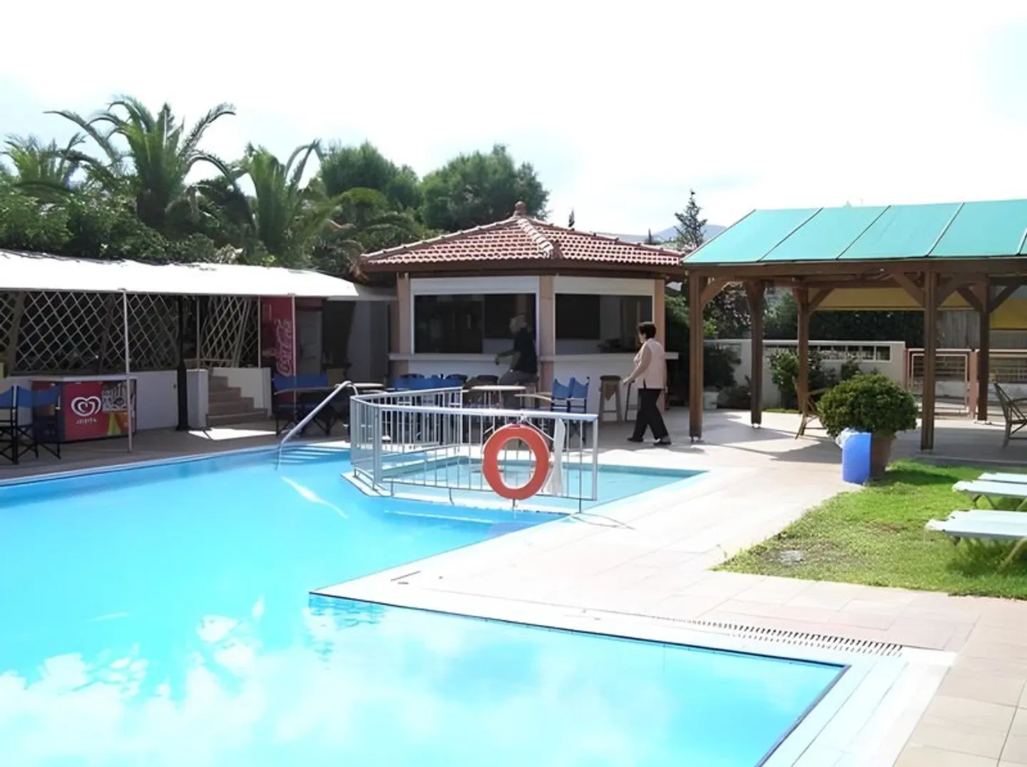 Silver Sun Studios & Apartments OUTDOOR_POOL