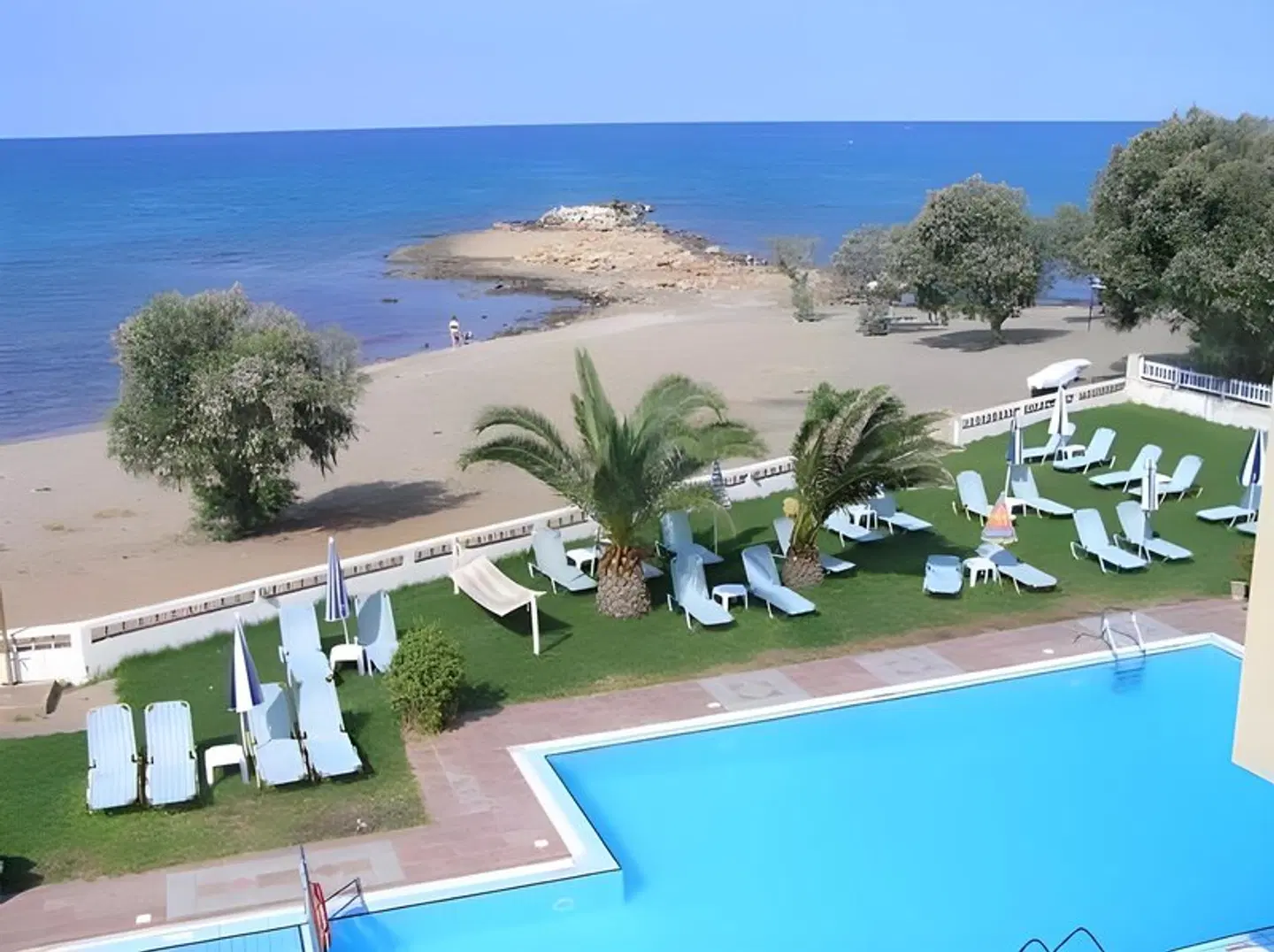 Silver Sun Studios & Apartments OUTDOOR_POOL
