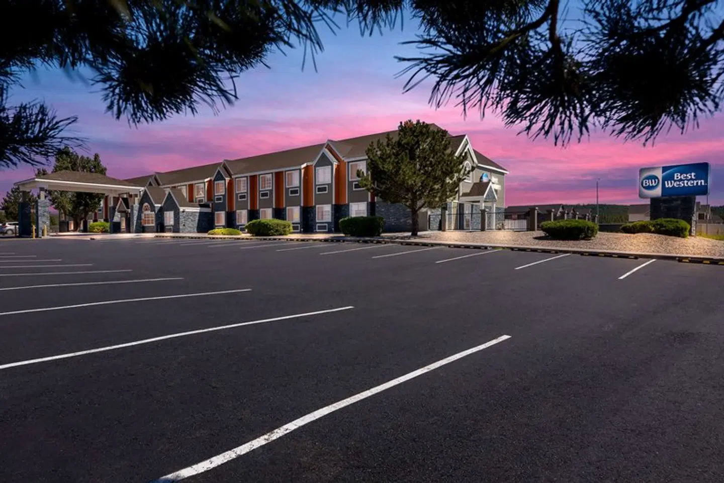 Days Inn by Wyndham Bellemont EXTERIOR