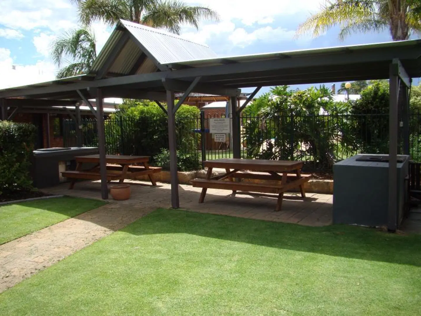 Dunsborough Central Motel Terrasse
