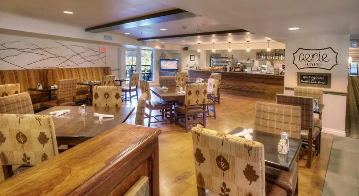 The Lodge Hotel at Eagle Crest Restaurant