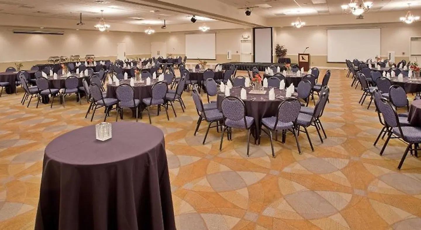The Lodge Hotel at Eagle Crest Restaurant