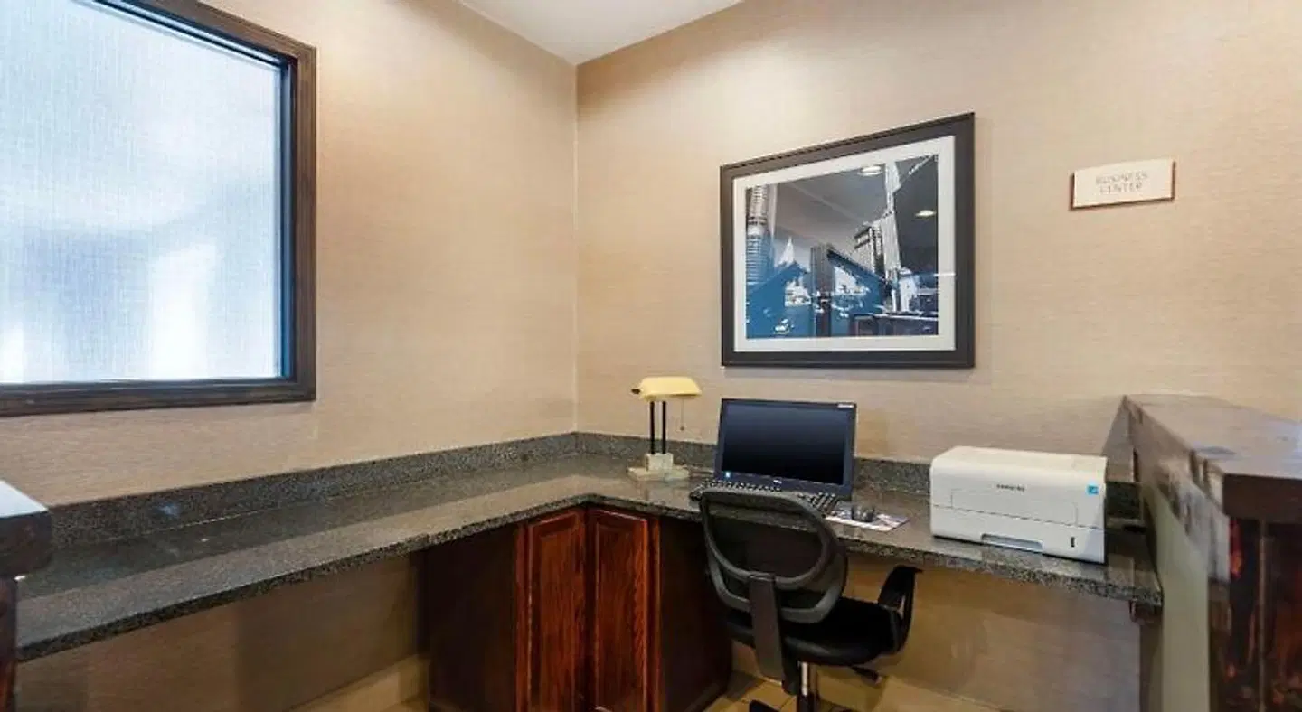 Best Western Des Plaines Inn ROOM_EXAMPLE