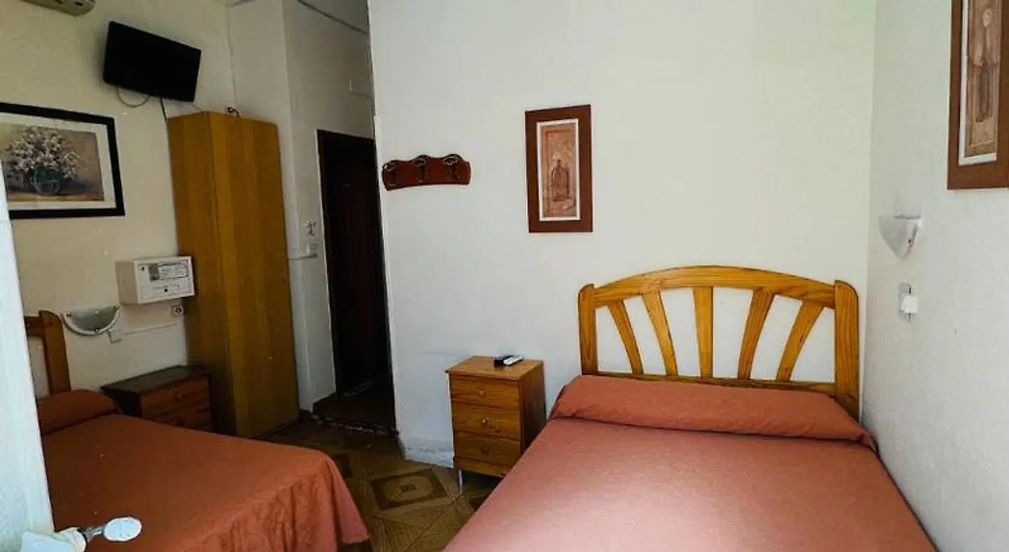 Hostal Fuentesol ROOM_EXAMPLE