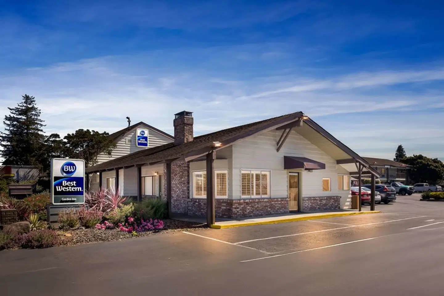 Best Western Garden Inn EXTERIOR