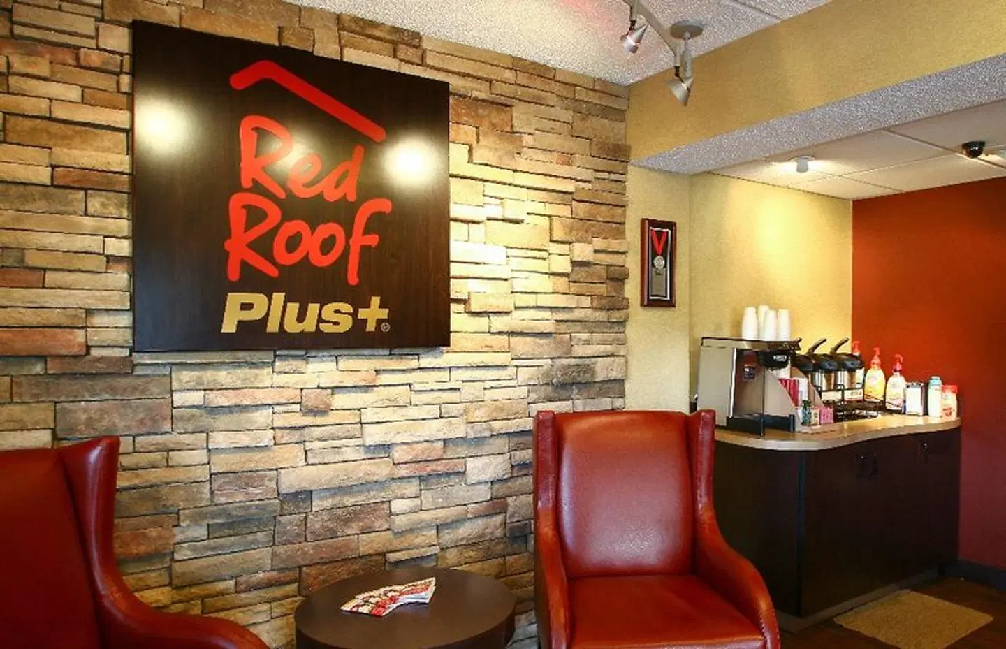 Red Roof Plus Statesville LOUNGE_LOBBY