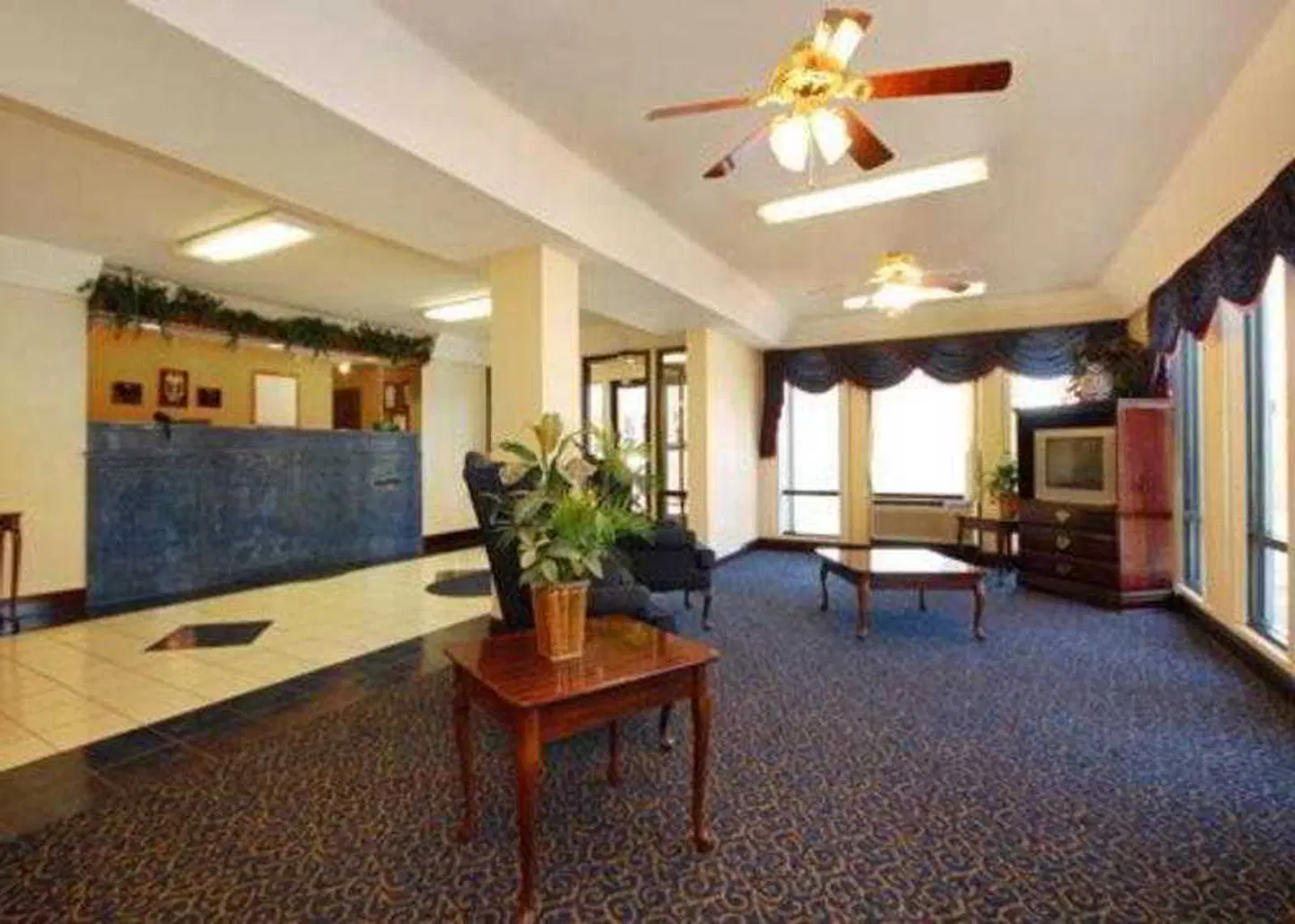 Red Roof Inn & Suites Mobile - Tillman's Corner LOUNGE_LOBBY