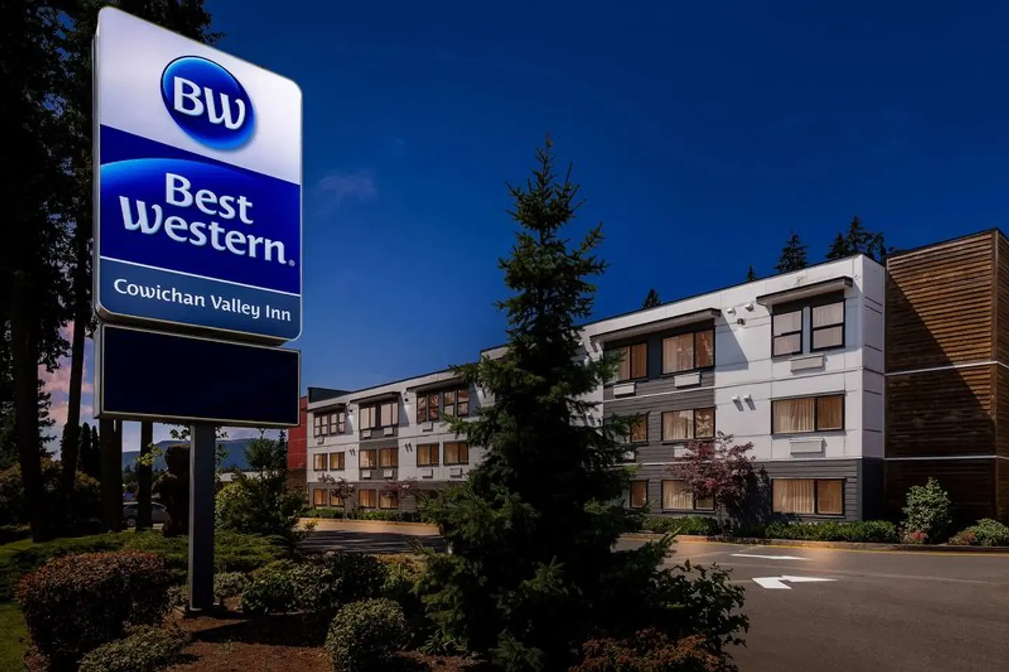 Best Western Cowichan Valley Inn EXTERIOR