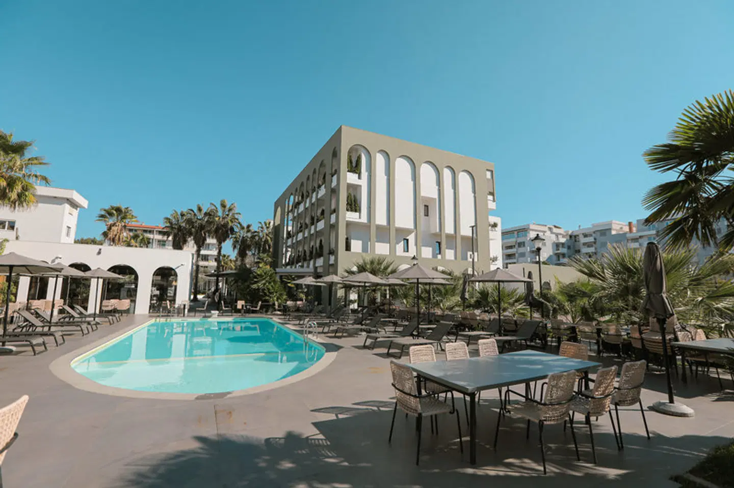 Garden Hotel OUTDOOR_POOL