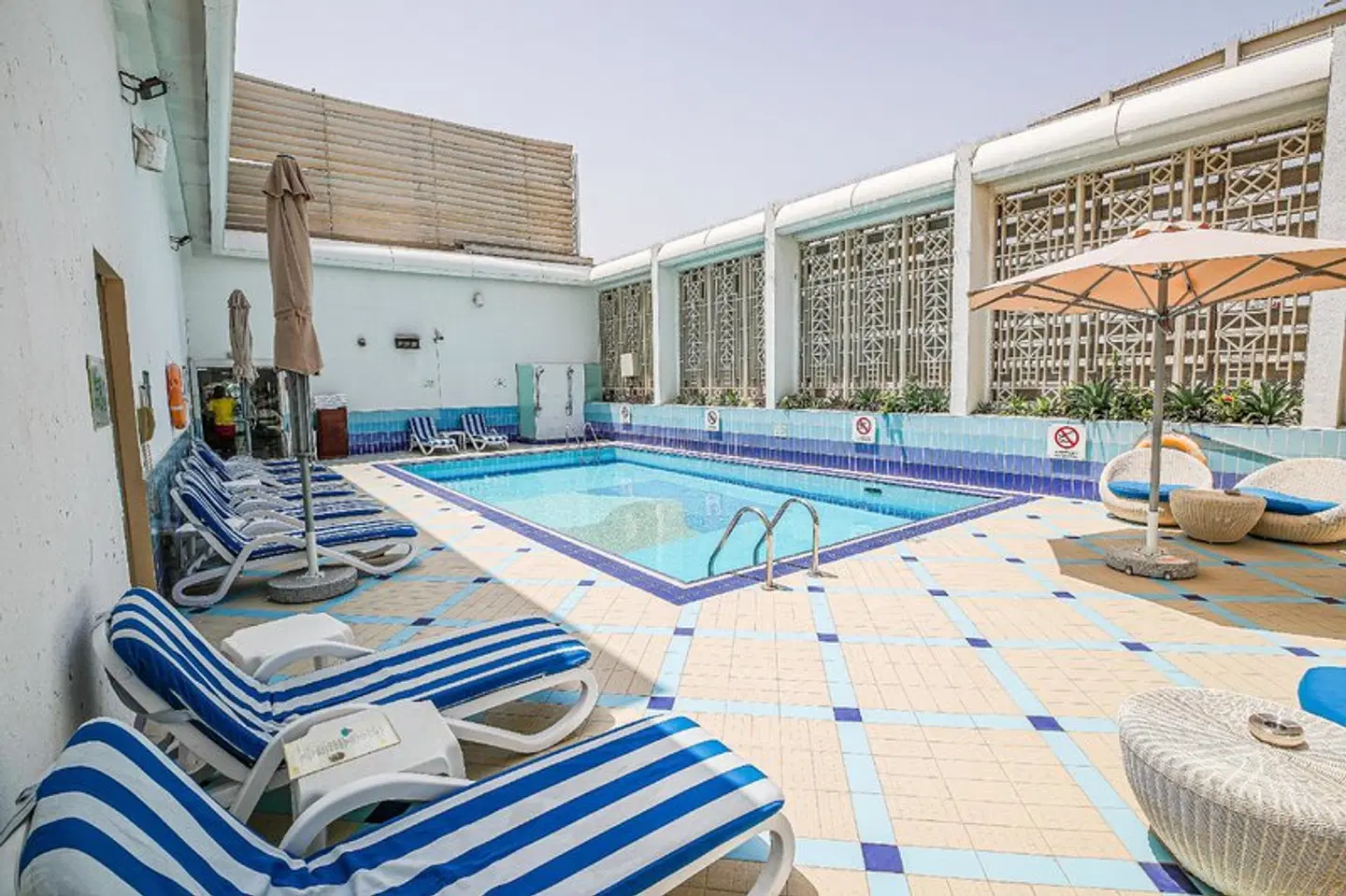 Copthorne Downtown Abu Dhabi OUTDOOR_POOL