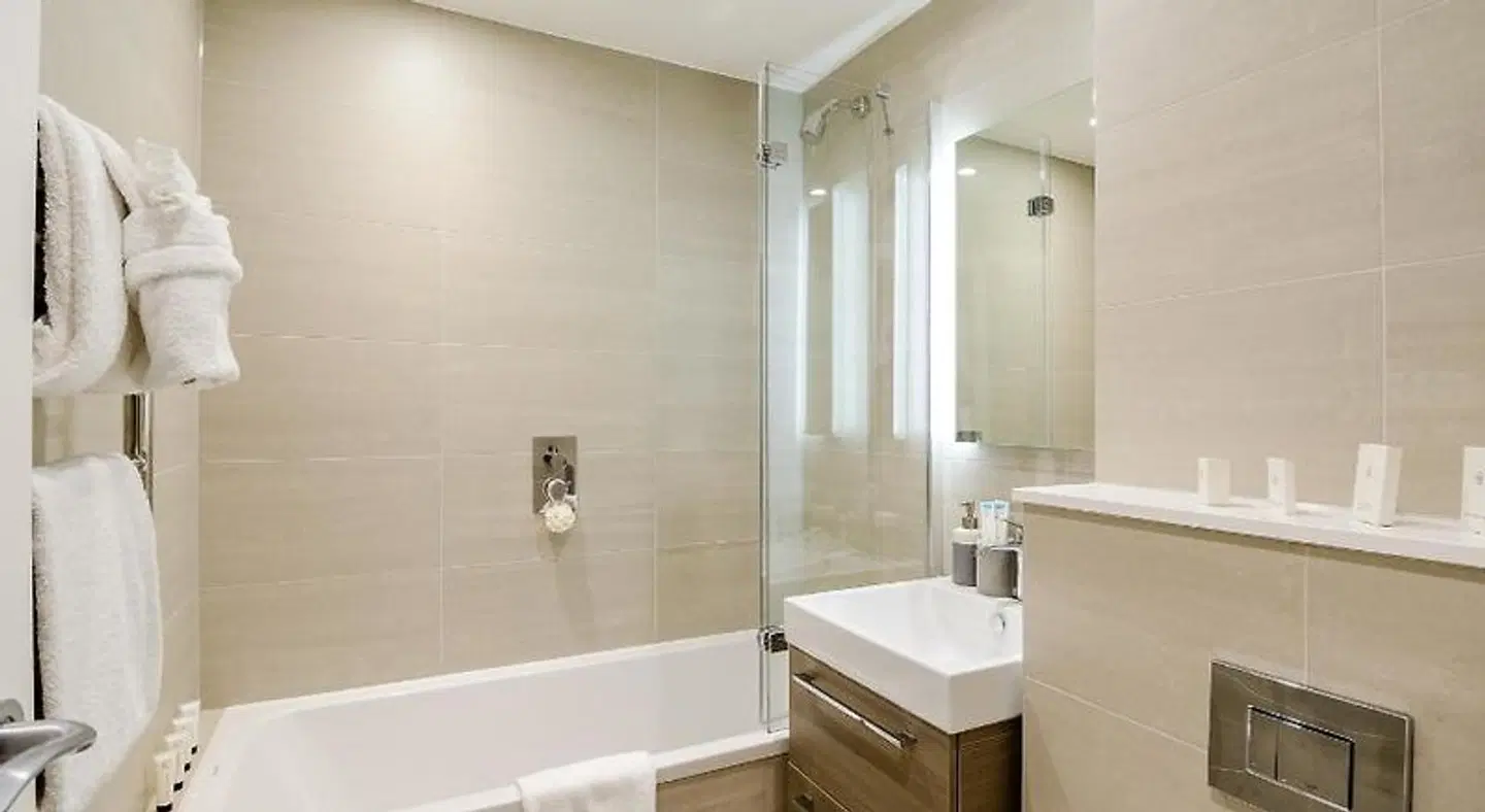 Lak Serviced Apartments Badezimmer