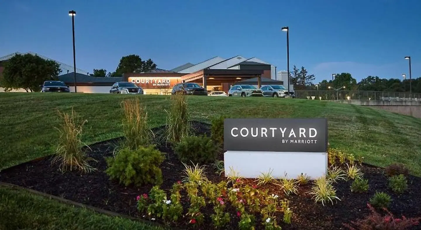 Courtyard b.M. Overland Park/Metcalf, South of College Blvd EXTERIOR