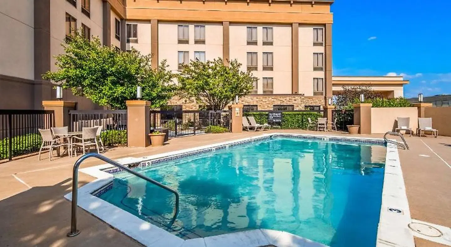 Best Western Plus Wichita West Airport Inn OUTDOOR_POOL