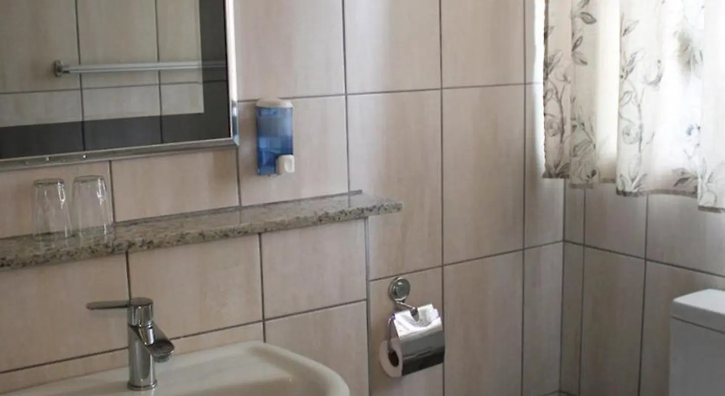 Omaruru Guesthouse Badezimmer