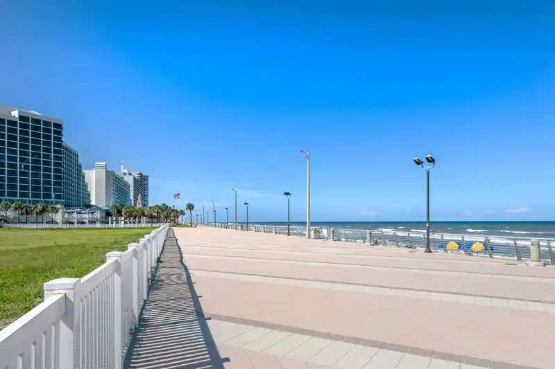 Comfort Inn & Suites Daytona Beach Oceanfront – Hotelfoto
