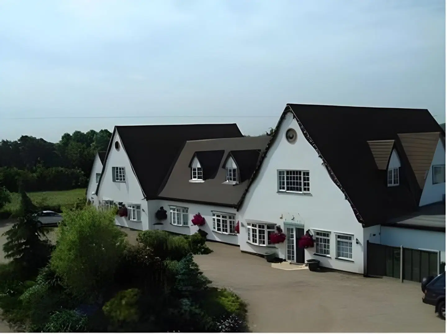 Badgers Mount Hotel EXTERIOR