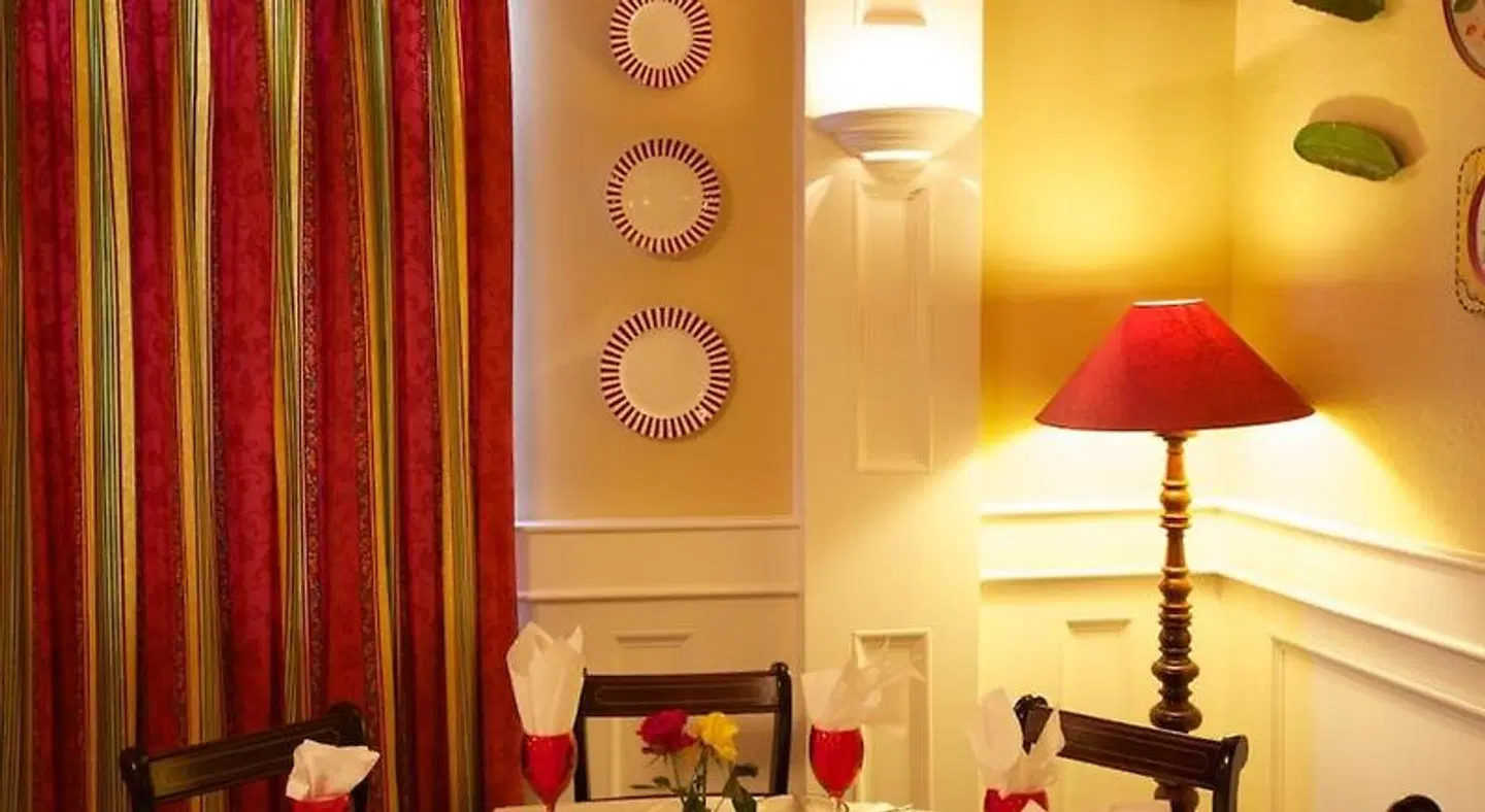Tully's Hotel ROOM_EXAMPLE