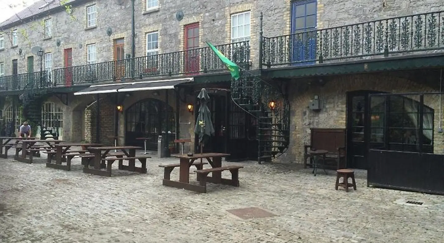 The Lodge Accommodation EXTERIOR