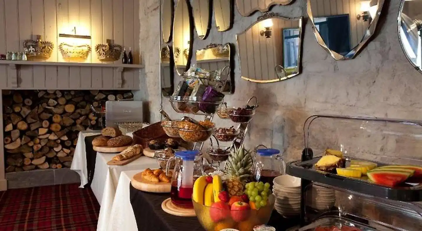 The Three Crowns Restaurant