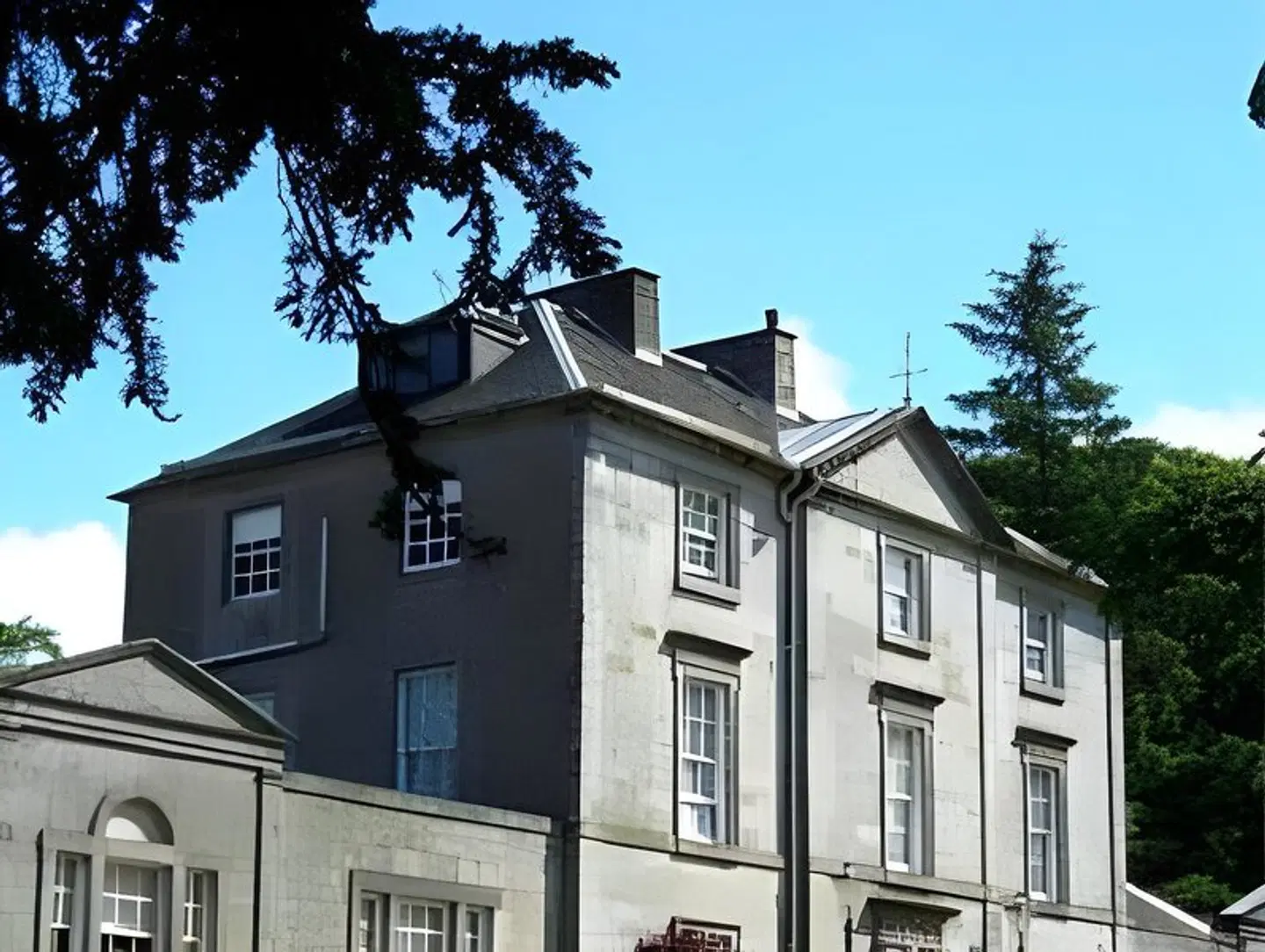 Strathaven Hotel EXTERIOR
