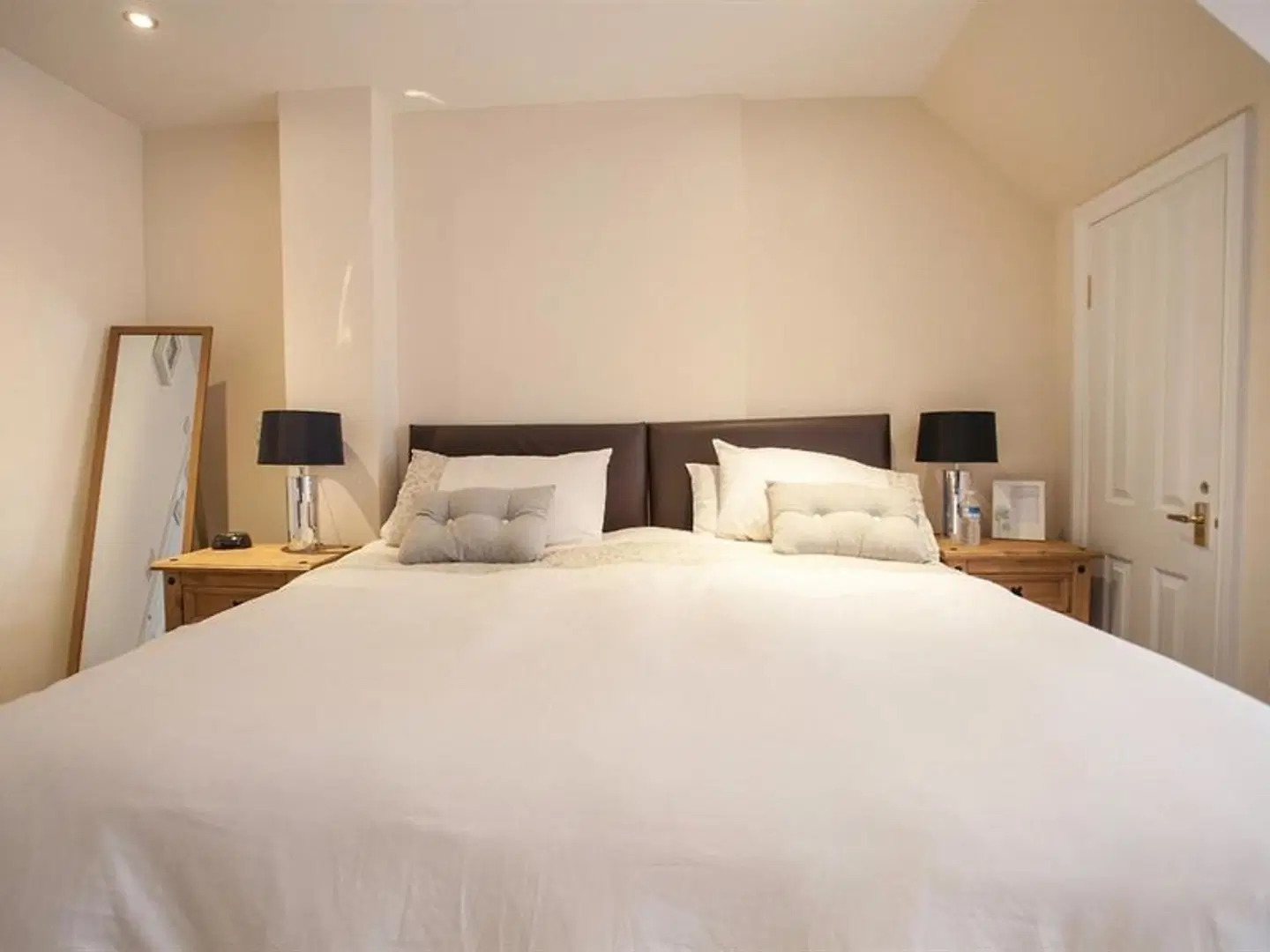 The White Swan Inn ROOM_EXAMPLE
