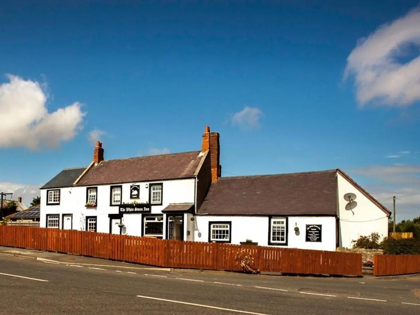 The White Swan Inn EXTERIOR
