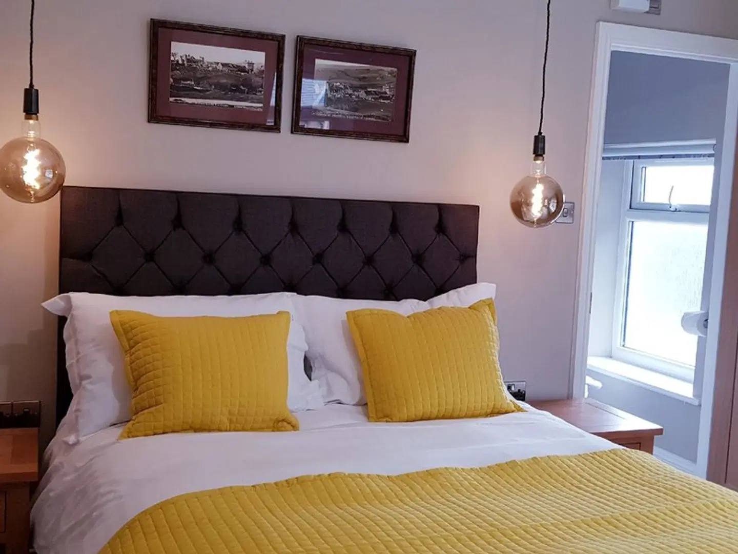 The Bowes Hotel ROOM_EXAMPLE