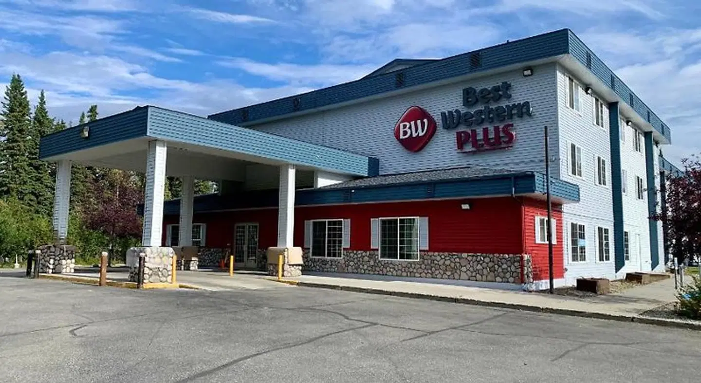 Best Western Plus Pioneer Park Inn EXTERIOR