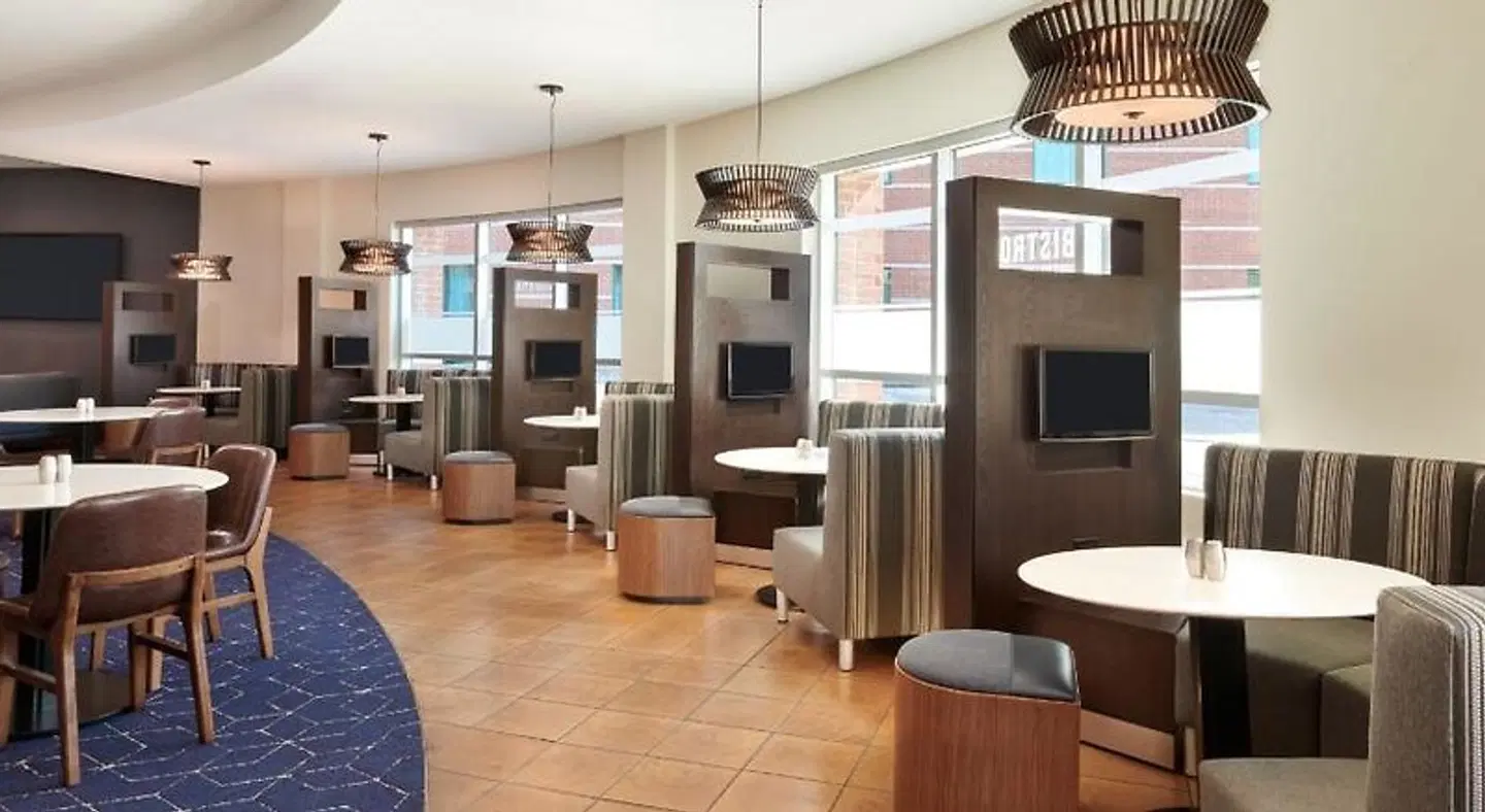 Courtyard by Marriott Ottawa East Bar