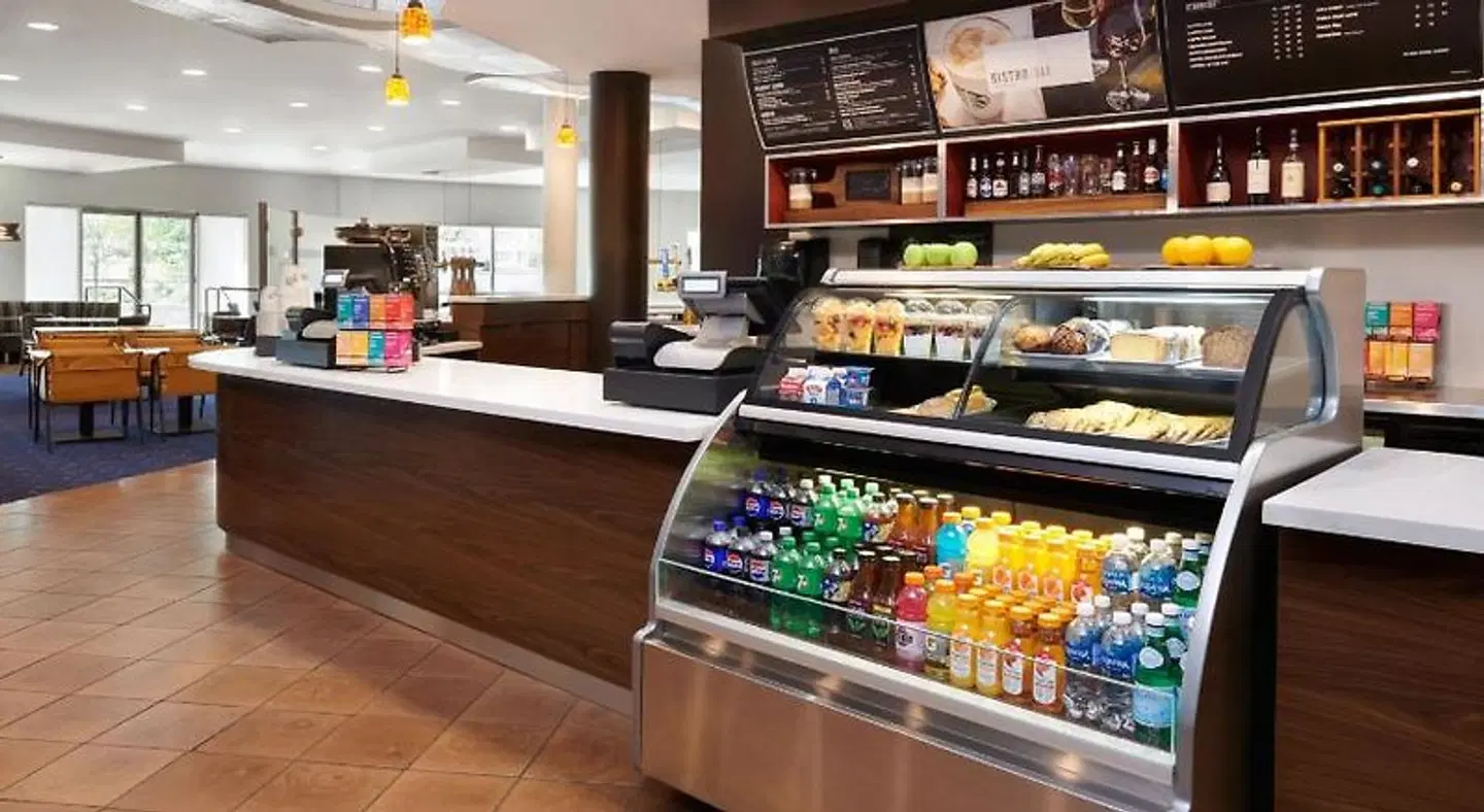 Courtyard by Marriott Ottawa East Bar