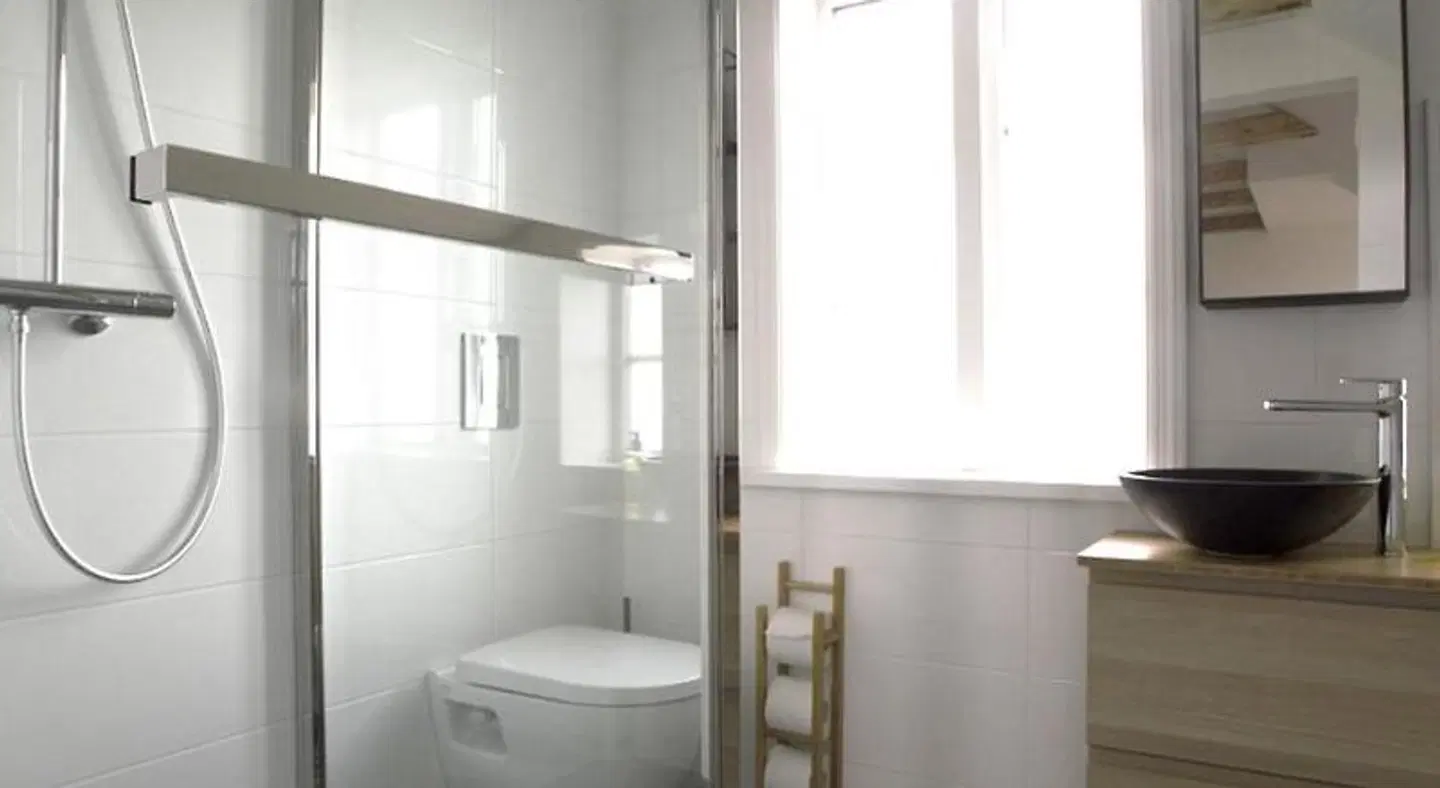 Brimslóð Atelier Guesthouse Badezimmer