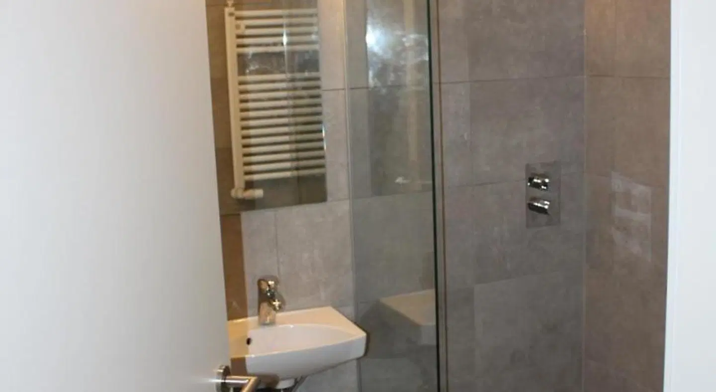 Brekkugerdi Guesthouse Badezimmer