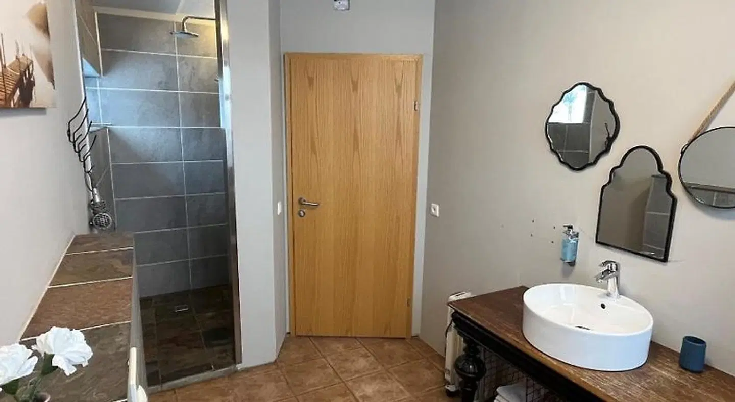 Farmhotel Efstidalur Badezimmer