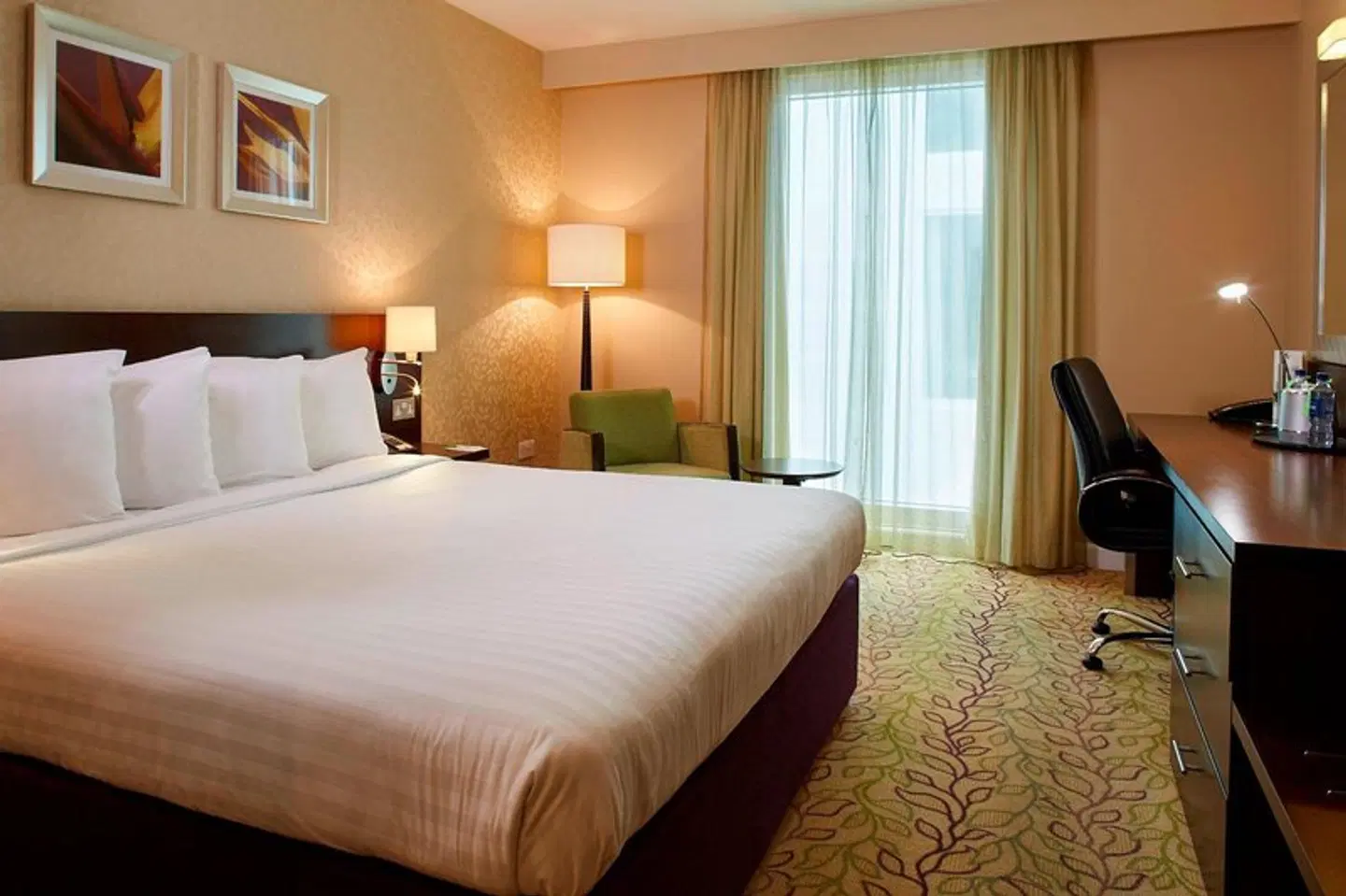 Courtyard by Marriott London Gatwick Airport ROOM_EXAMPLE