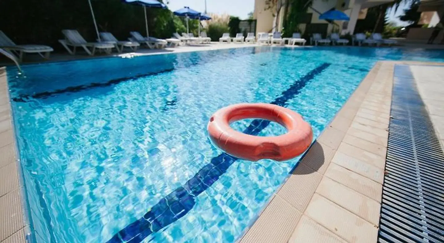 Artemis Comfort & Pleasure OUTDOOR_POOL