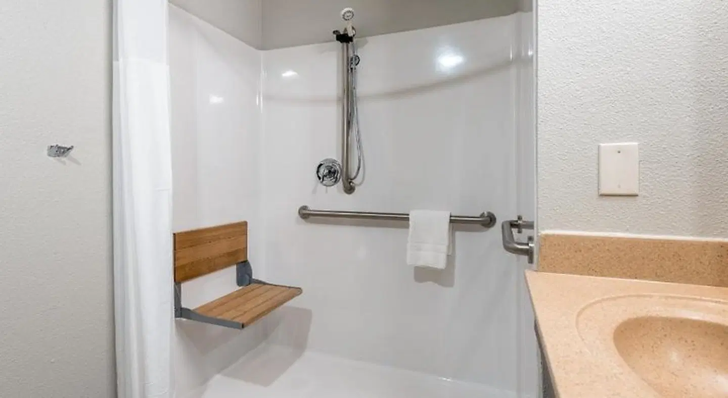 My Place Hotel Bend Badezimmer