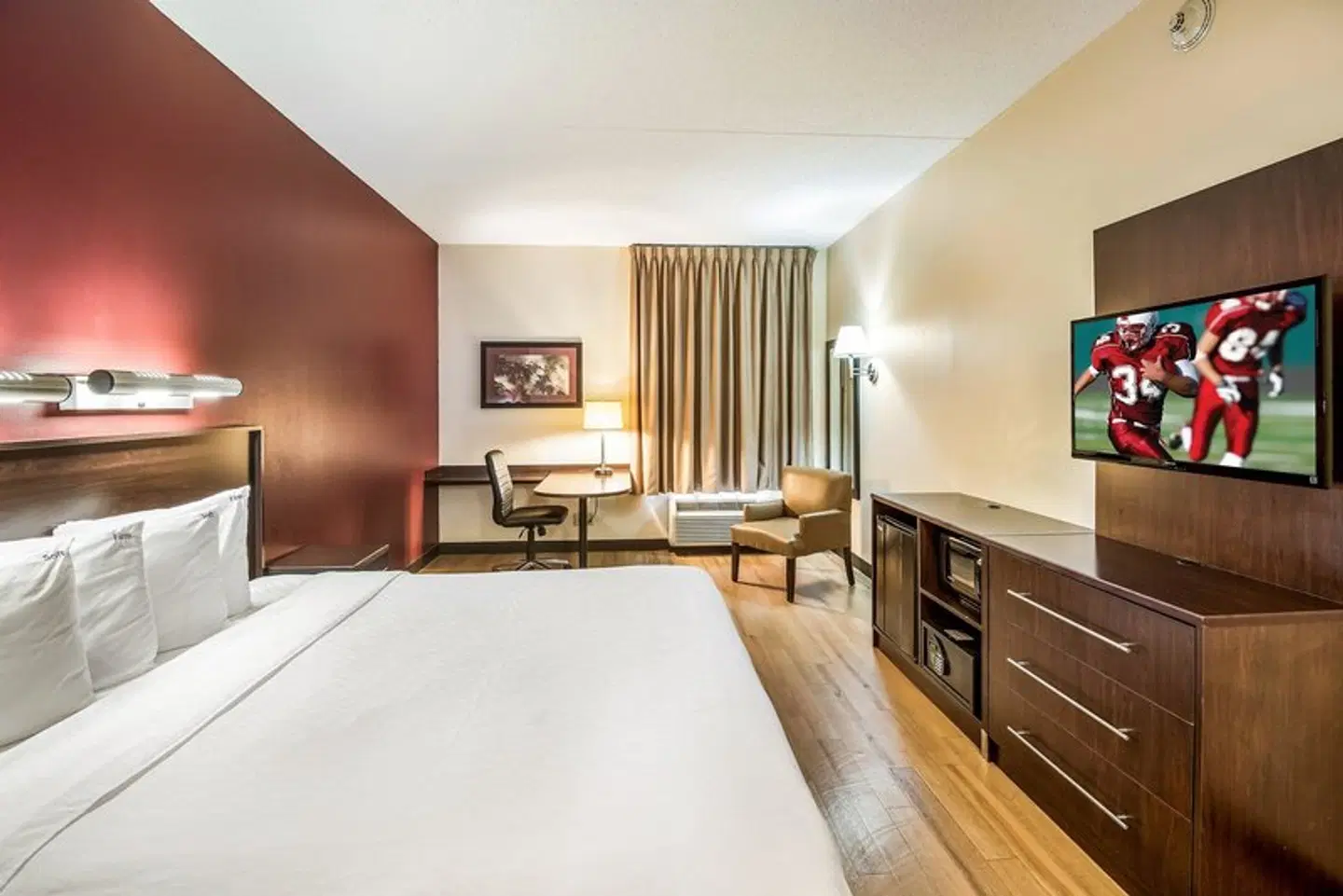Red Roof PLUS San Antonio Downtown ROOM_EXAMPLE