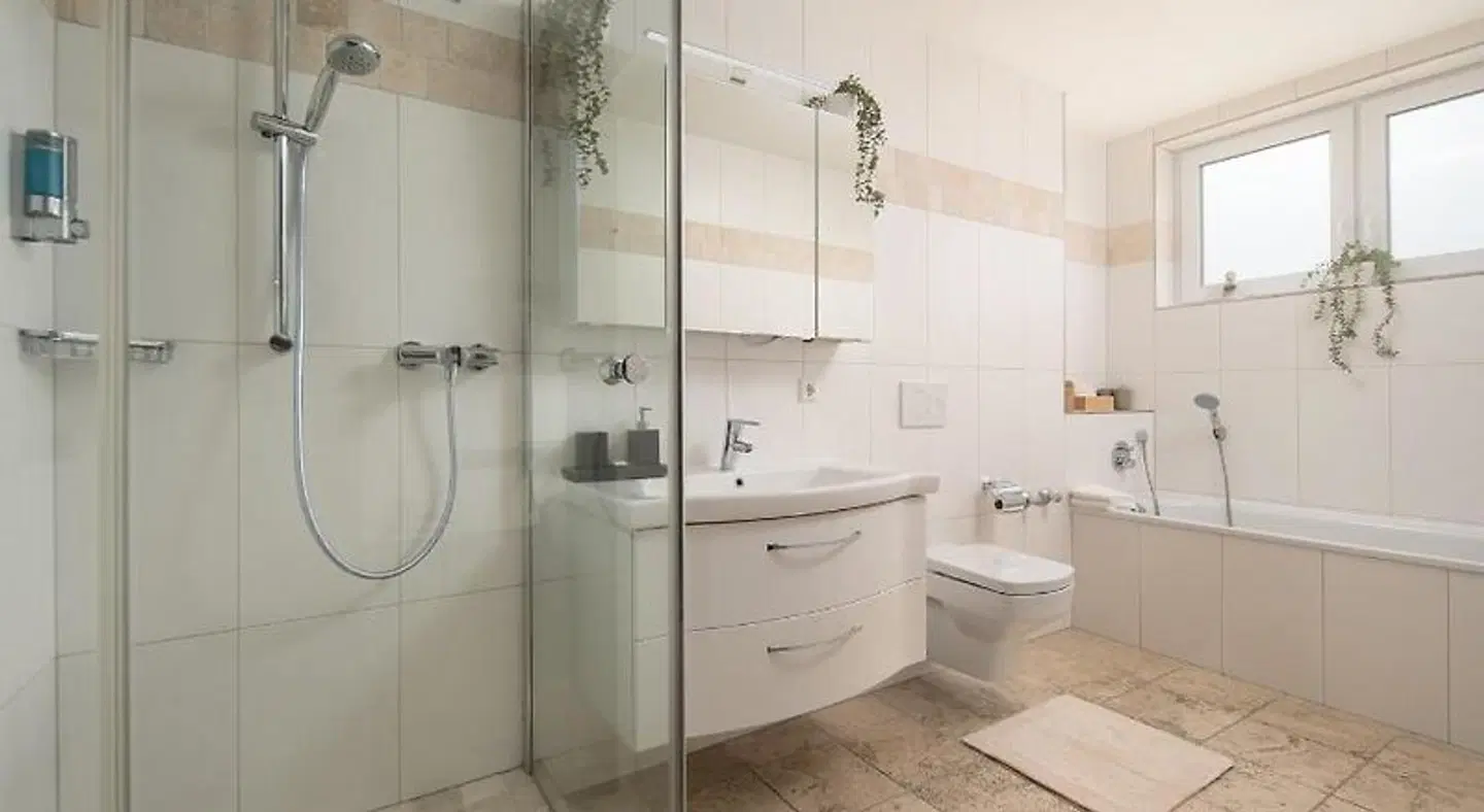 Hotel Vier Jahreszeiten Badezimmer