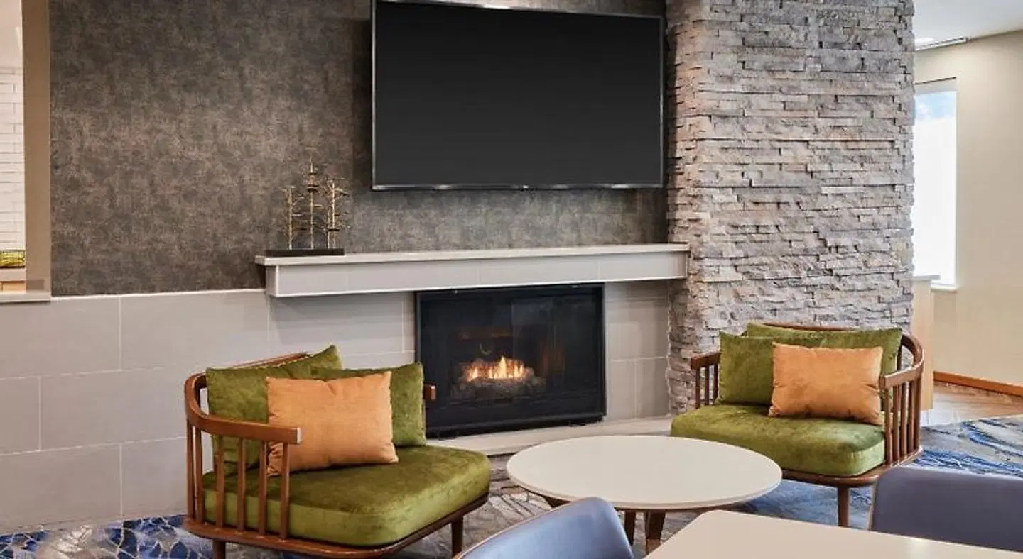 Fairfield by Marriott Inn & Suites Burlington ROOM_EXAMPLE