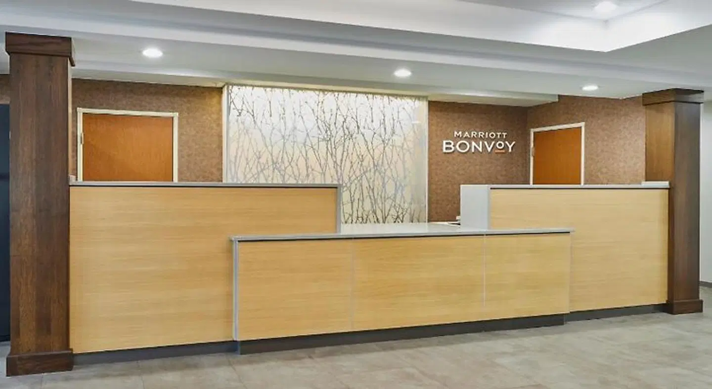 Fairfield by Marriott Inn & Suites Burlington LOUNGE_LOBBY