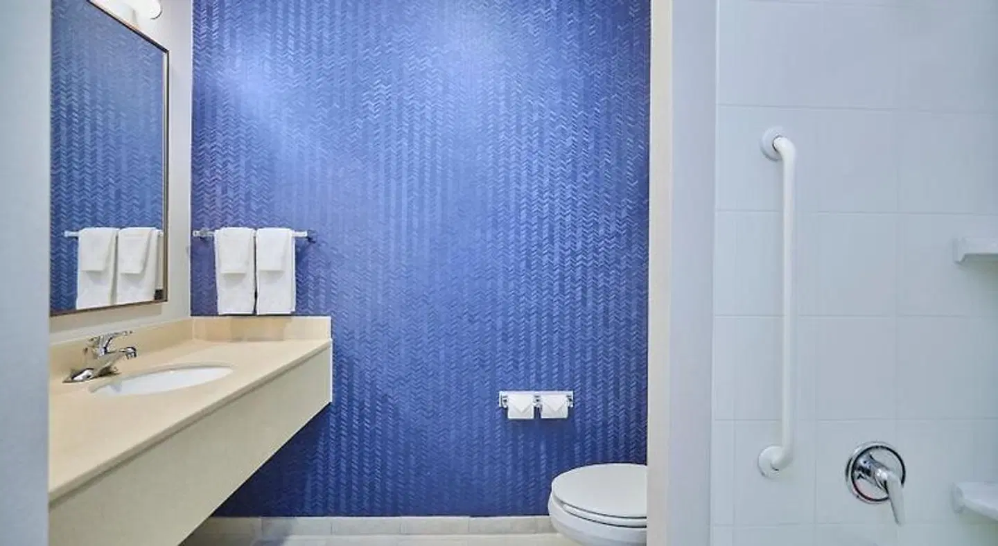 Fairfield by Marriott Inn & Suites Burlington Badezimmer
