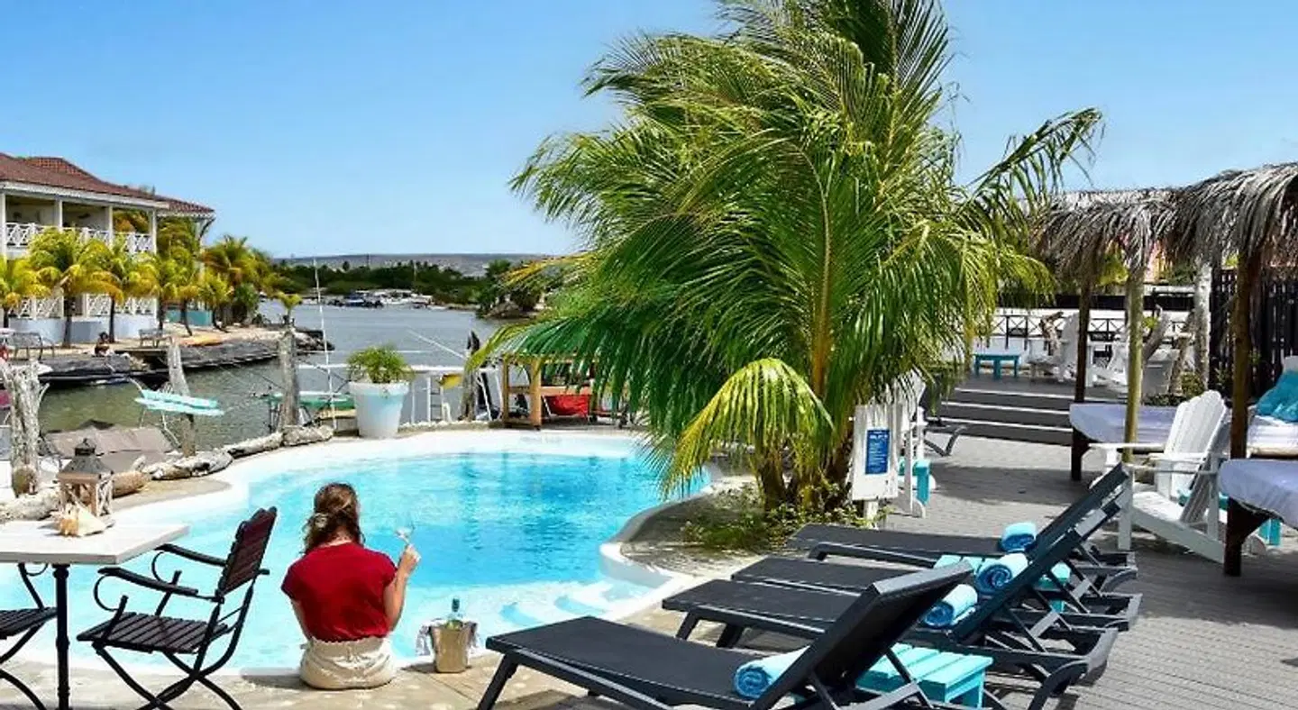 Ocean Breeze Bonaire Apartments OUTDOOR_POOL