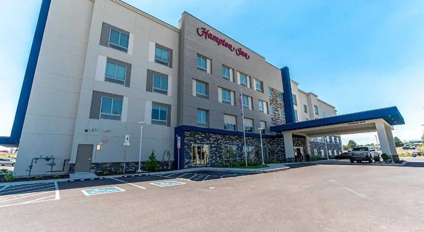 Hampton Inn Redmond Bend Airport EXTERIOR