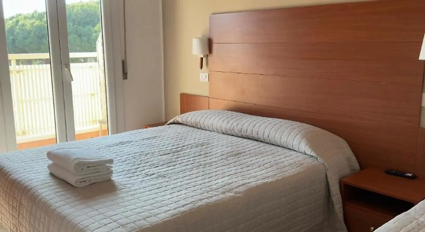 Helios ROOM_EXAMPLE